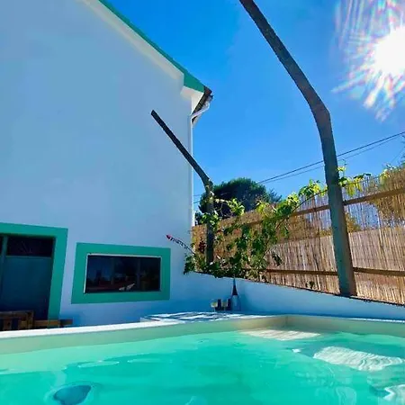 2 Ensuite Bedrooms And Saltwater Pool Holiday home *